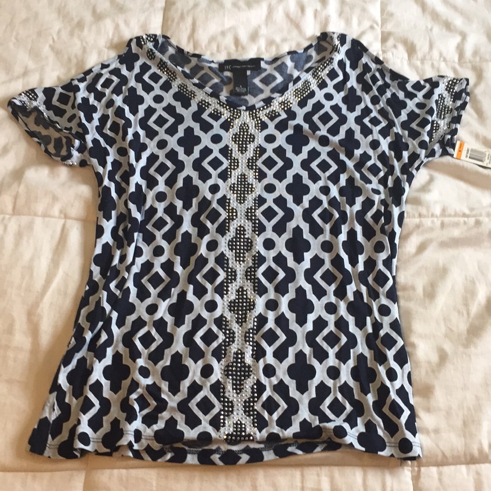 😎NWT Cold Shoulder Print Top💁🏻‍♀️